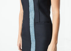 שמלת ג'ינס בג'ינס