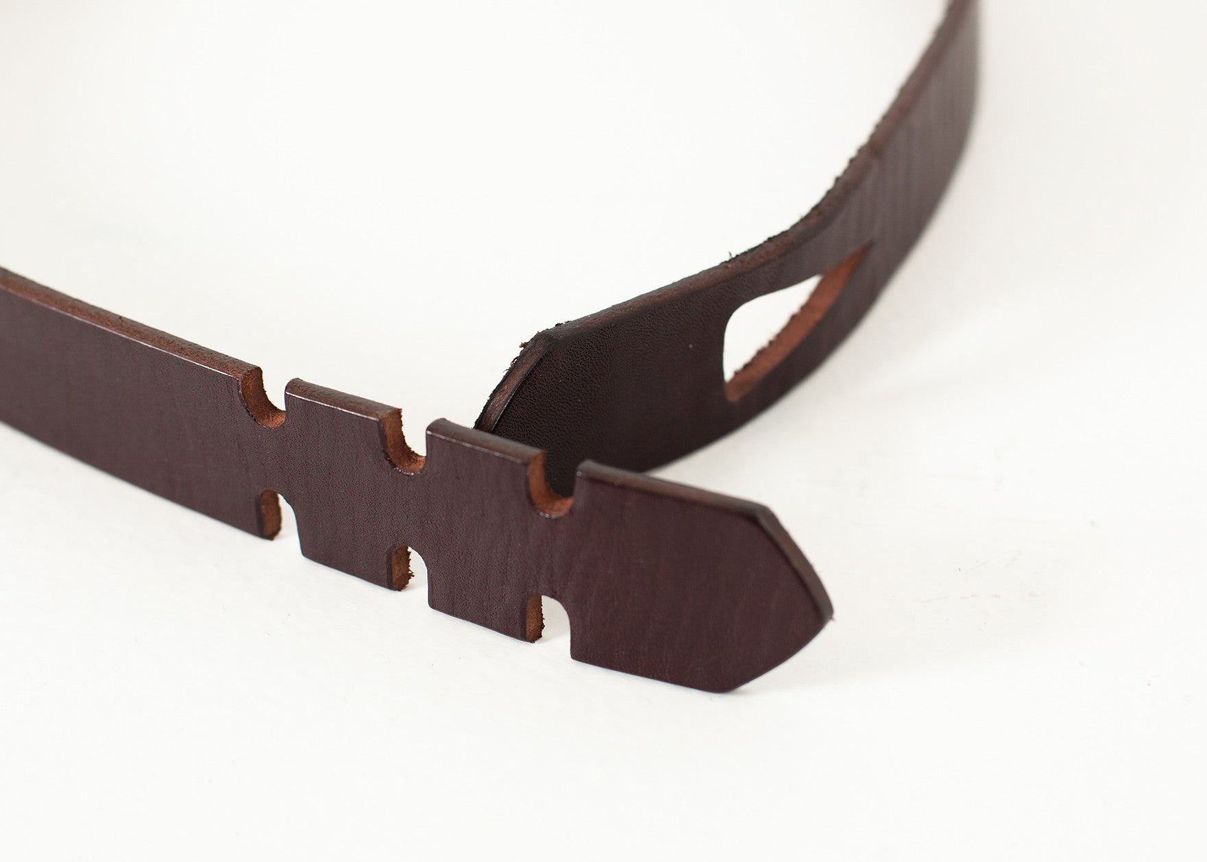 Buckle-less Belt in Black